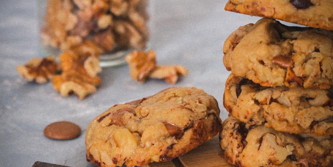 Caramel chocolate chips and nuts cookies