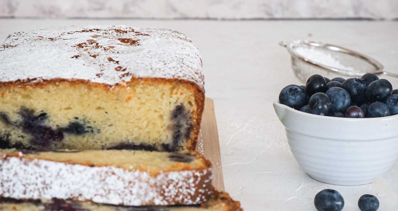 Blueberries & mascarpone cake
